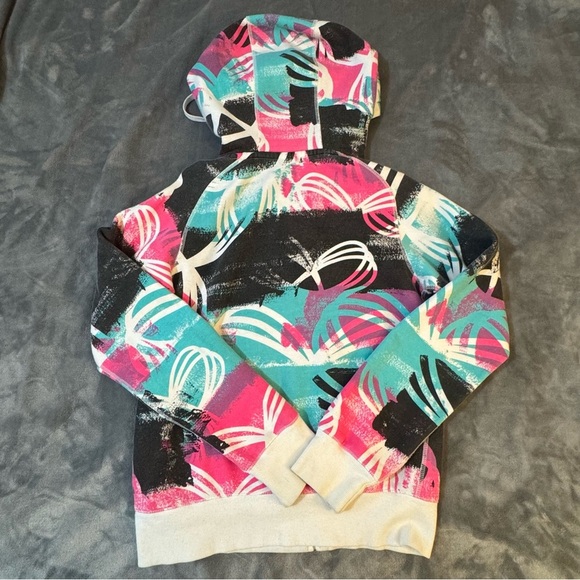 TNA Pink and Teal Graphic Hoodie

#1221 - Picture 11 of 11